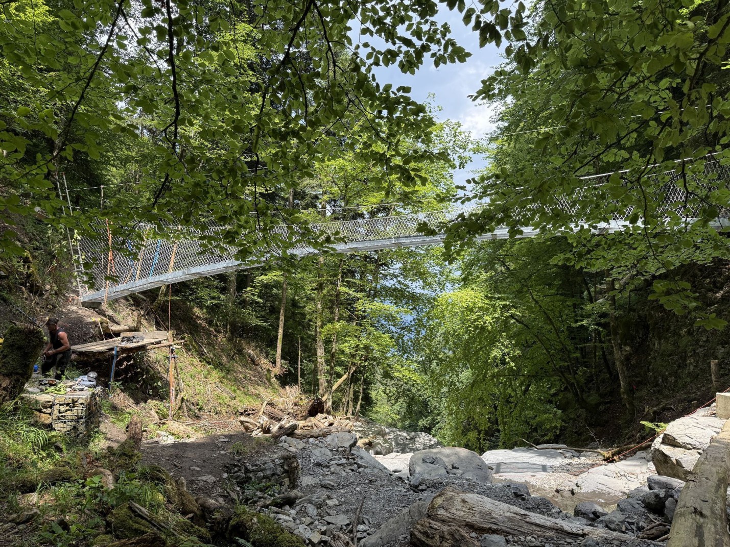 Neue Hängebrücke über dem Altibach 008