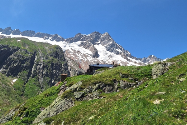 Zur Voralphütte im Göschenertal