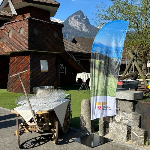 GV 26 01 Der Garten ist für den Apero bereit