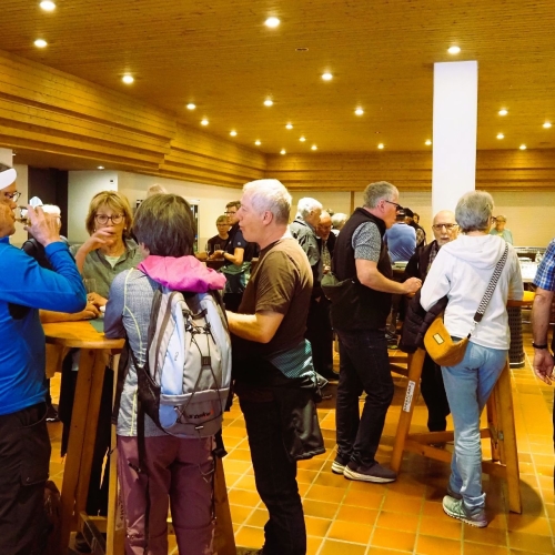 10 oder drinnen im Foyer 003
