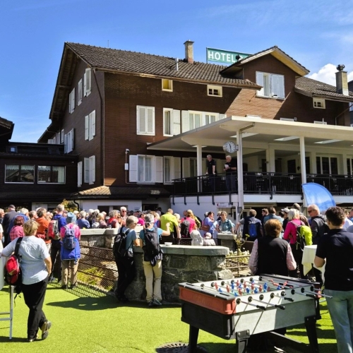 GV 26 03 Begrüssung der begeisterten Wanderschar